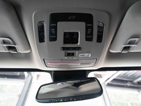 Used 2023 Toyota Sienna XLE w/ XLE Plus Package AWD/4WD image 18
