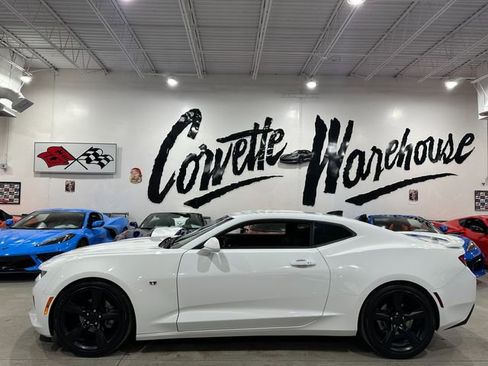 Used 2018 Chevrolet Camaro LT w/ Technology Package image 2