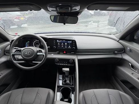 Used 2023 Hyundai Elantra Blue image 13