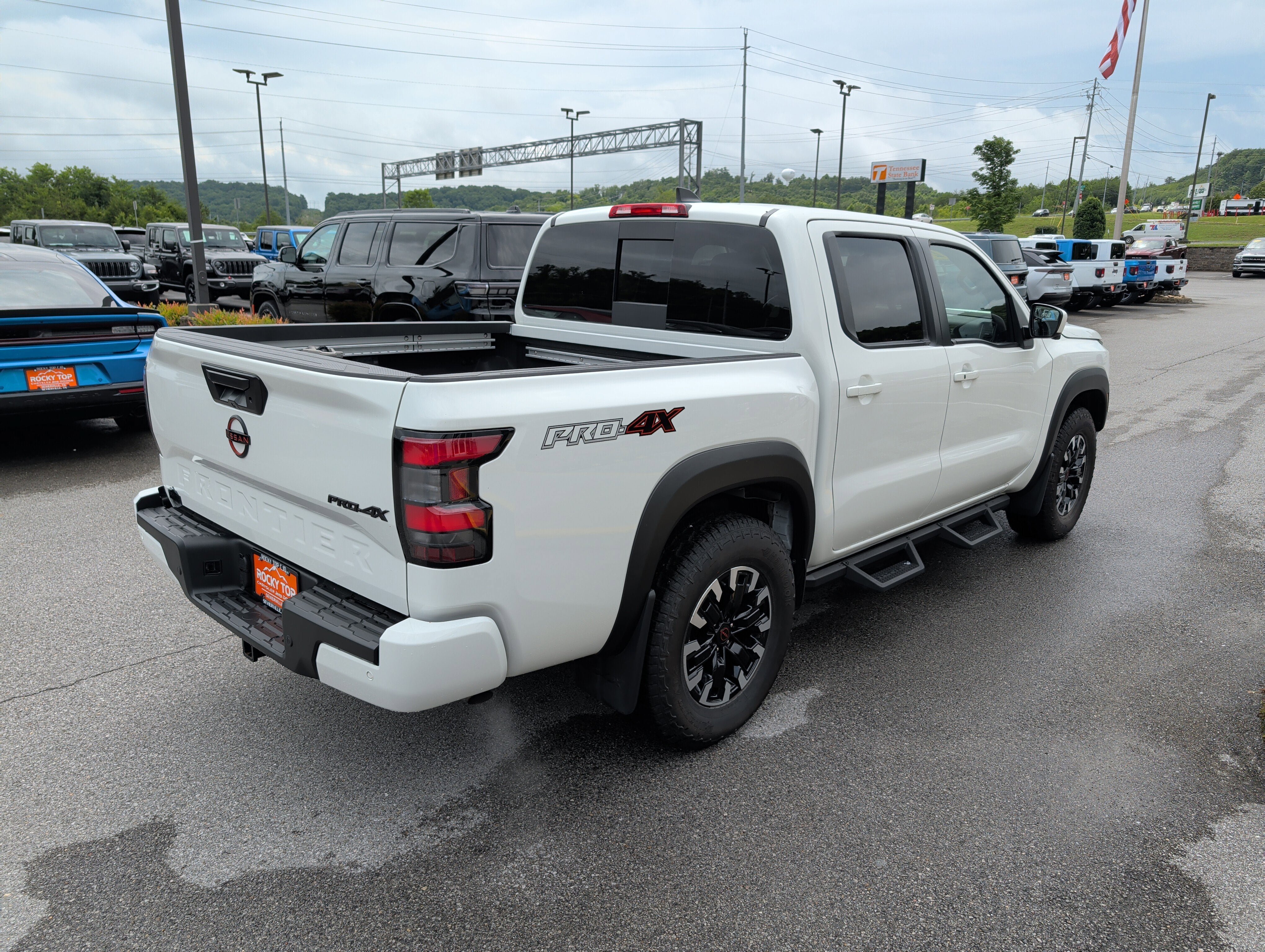 Used 2024 Nissan Frontier PRO-4X w/ Pro Convenience Package AWD/4WD image 6
