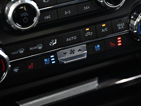 Used 2025 Ford F450 Lariat image 22