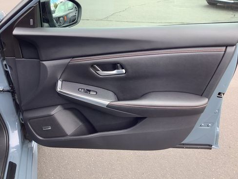 Used 2025 Nissan Sentra SR w/ SR Premium Package image 38