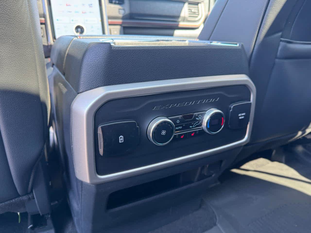 Used 2024 Ford Expedition Limited AWD/4WD image 31