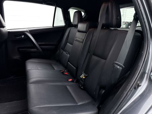 Used 2018 Toyota RAV4 SE AWD/4WD image 27