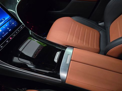 Used 2025 Mercedes-Benz GLC 300 4MATIC w/ AMG Line image 25