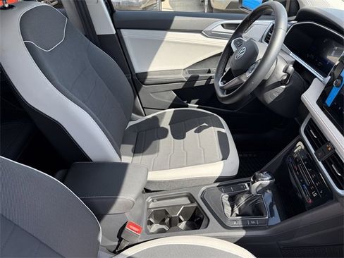 Used 2025 Volkswagen Taos SE image 21