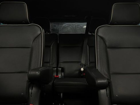 Used 2023 Chevrolet Tahoe Premier w/ Premium Package AWD/4WD image 18