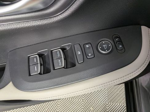 Used 2024 Honda HR-V EX-L image 16