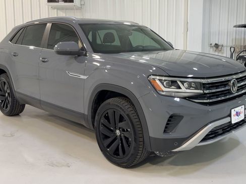 Used 2022 Volkswagen Atlas Cross Sport SE FWD image 3