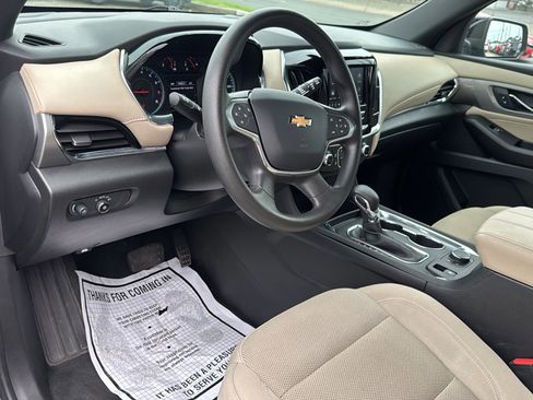 Used 2023 Chevrolet Traverse LS image 13