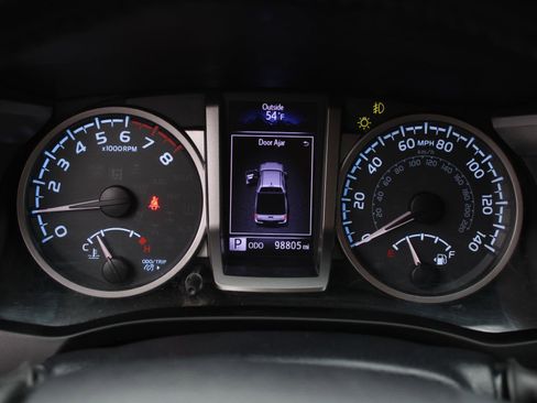 Used 2019 Toyota Tacoma SR5 AWD/4WD image 11
