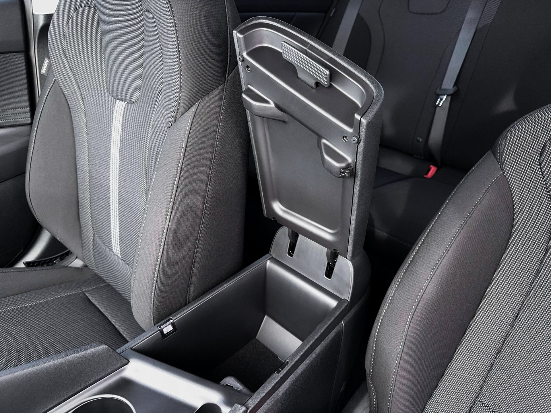 Certified 2026 Hyundai Elantra SE FWD image 18