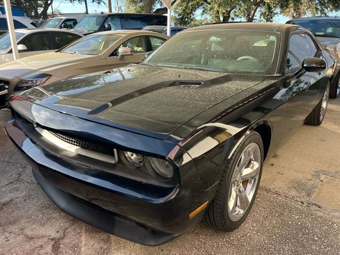 Used 2013 Dodge Challenger SXT image 1
