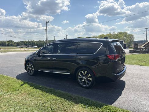 Used 2017 Chrysler Pacifica Limited FWD image 25