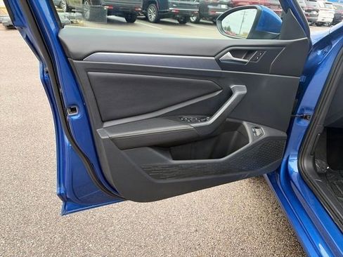 Used 2024 Volkswagen Jetta SE FWD image 22
