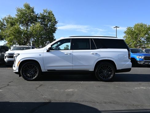Used 2025 Cadillac Escalade Sport Platinum AWD/4WD image 4