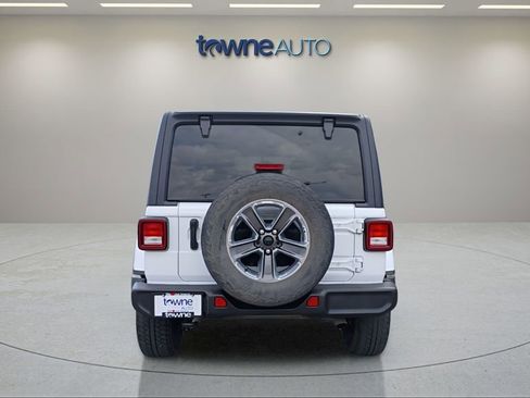 Used 2021 Jeep Wrangler Unlimited Sahara w/ Cold Weather Group AWD/4WD image 4