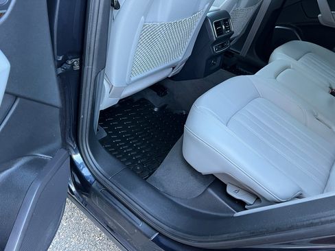 Used 2018 Audi Q5 2.0T Premium Plus w/ Premium Plus Package image 13