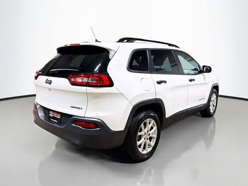 Used 2017 Jeep Cherokee Sport image 5