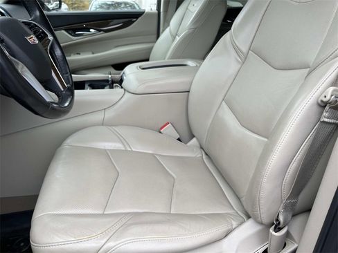 Used 2019 Cadillac Escalade Luxury image 23