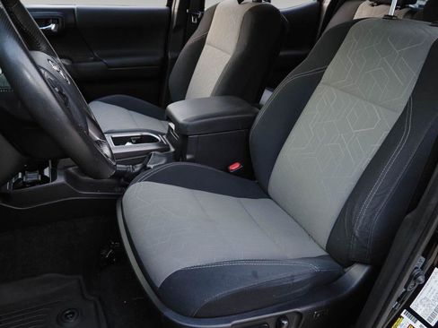 Used 2020 Toyota Tacoma TRD Sport AWD/4WD image 29