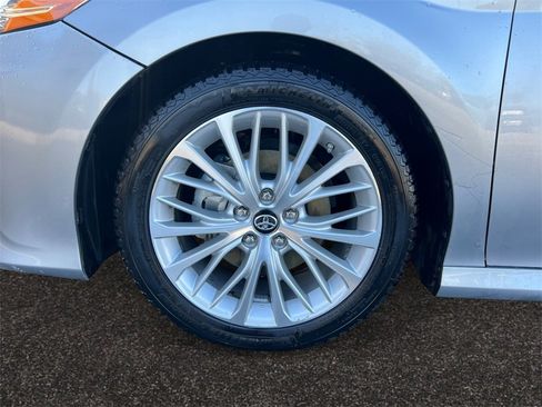 Used 2019 Toyota Camry XLE image 14