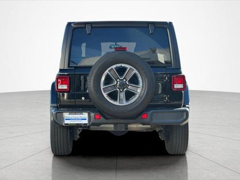 Used 2019 Jeep Wrangler Unlimited Sahara image 4