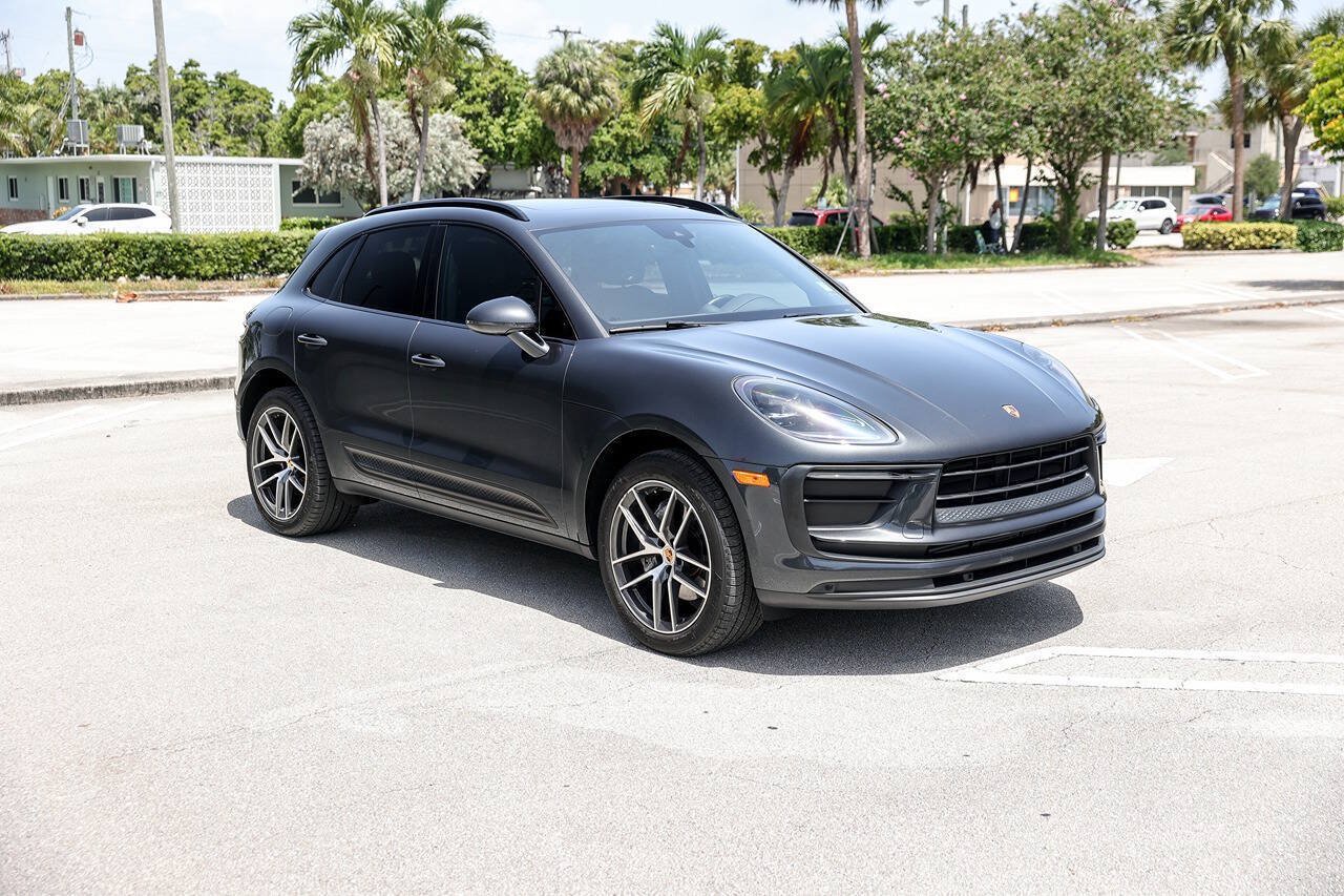 Used 2022 Porsche Macan AWD/4WD image 2