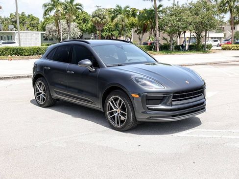 Used 2022 Porsche Macan AWD/4WD image 2