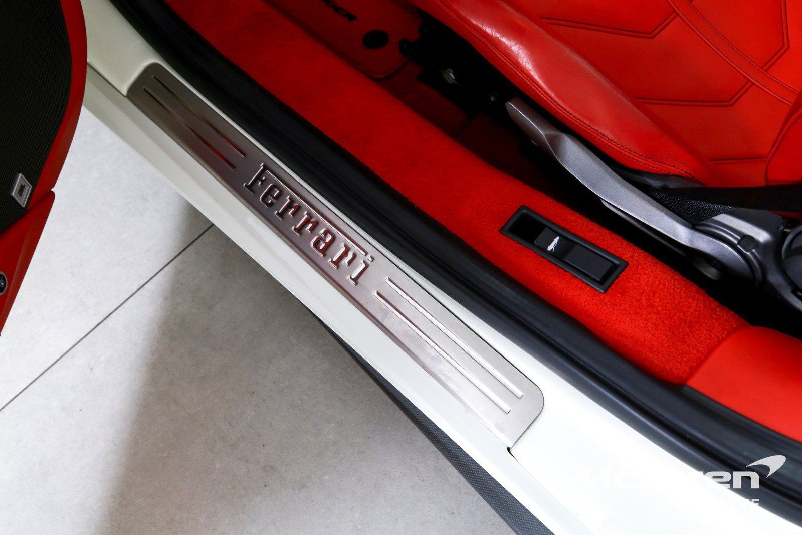 Used 2018 Ferrari 488 Spider RWD image 17
