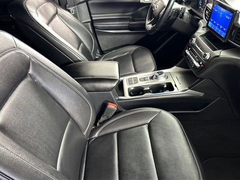 Used 2020 Ford Explorer XLT w/ Equipment Group 202A image 19