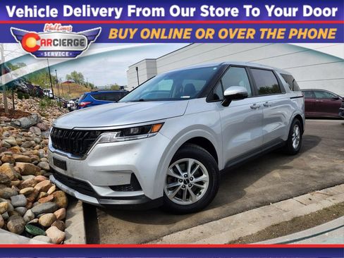 Used 2022 Kia Carnival LX image 1