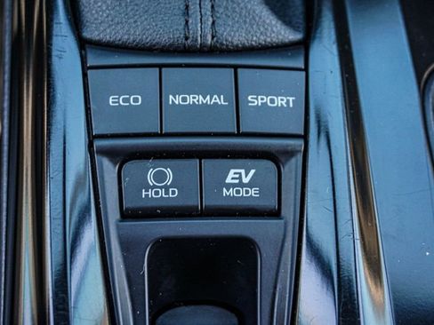 Used 2025 Toyota Camry SE image 39