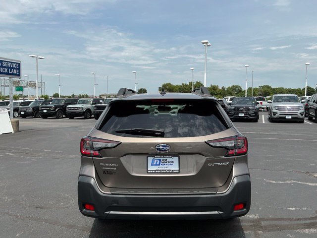 Used 2024 Subaru Outback Premium AWD/4WD image 4