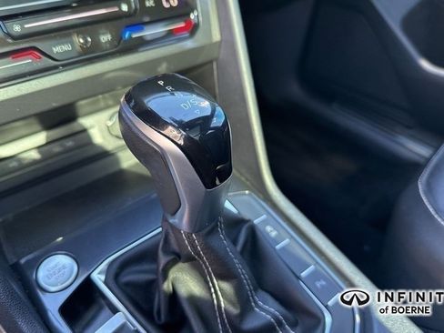 Used 2022 Volkswagen Tiguan SE R-Line image 16