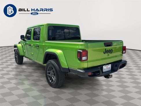 Used 2025 Jeep Gladiator Sport AWD/4WD image 9