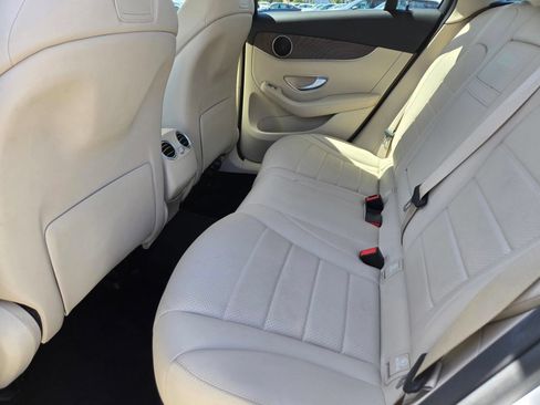 Used 2019 Mercedes-Benz GLC 300 4MATIC image 16