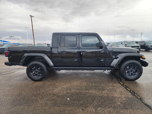 Used 2023 Jeep Gladiator Willys image 4