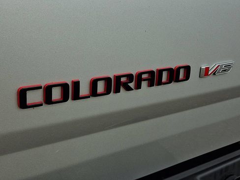 Used 2018 Chevrolet Colorado LT w/ Redline Special Edition AWD/4WD image 31