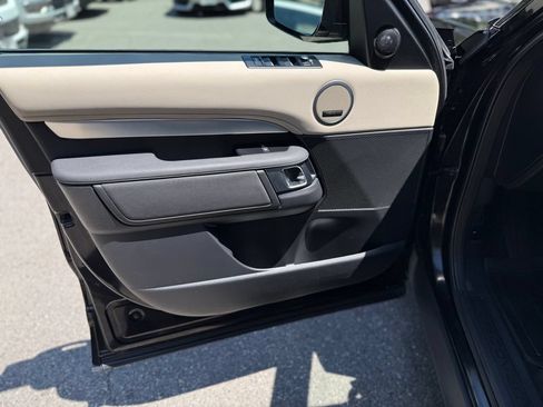 Used 2020 Land Rover Discovery Landmark AWD/4WD image 20