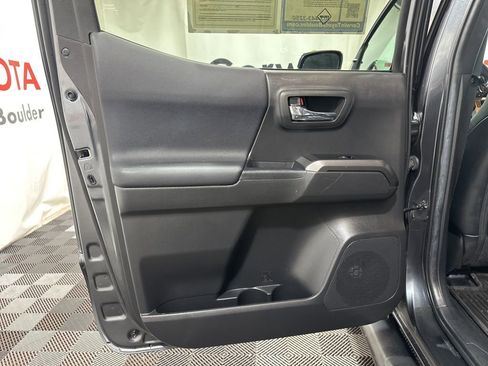 Used 2022 Toyota Tacoma TRD Off-Road image 16