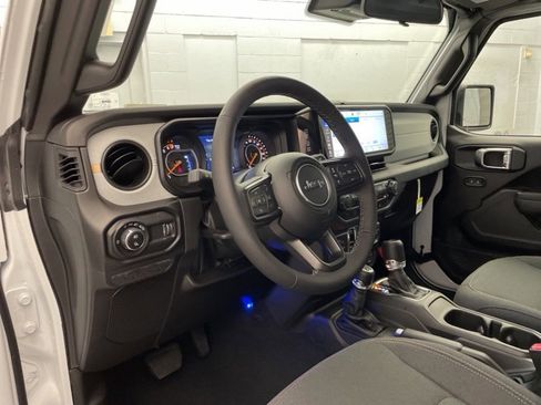 New 2025 Jeep Gladiator Willys image 11