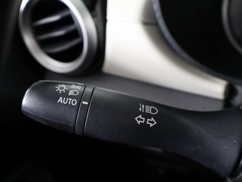 Used 2021 Nissan Versa SV image 33