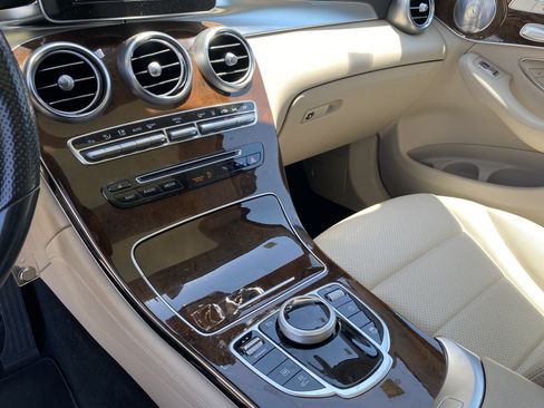 Used 2019 Mercedes-Benz GLC 350e 4MATIC w/ Premium Package image 12