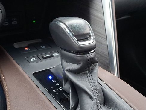 New 2024 Toyota Venza Limited AWD/4WD image 15