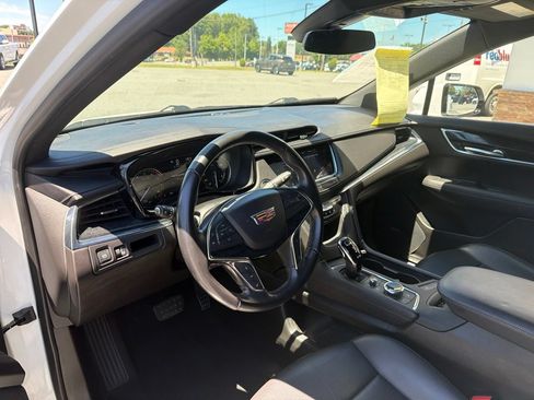 Used 2021 Cadillac XT5 Premium Luxury FWD image 4