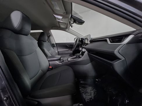 Used 2025 Toyota RAV4 LE image 31