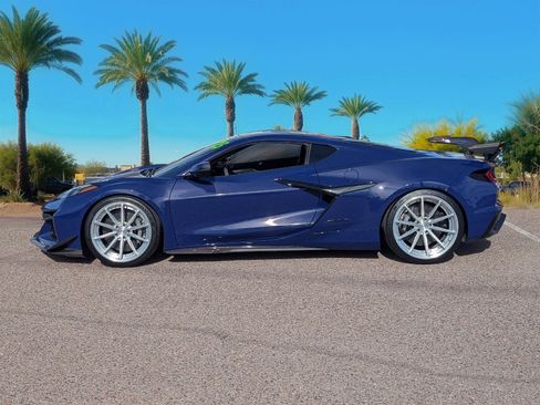 Used 2025 Chevrolet Corvette Z06 w/ Z07 Performance Package image 3