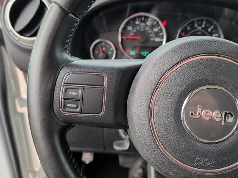 Used 2017 Jeep Wrangler Unlimited Sahara AWD/4WD image 19