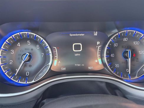 Used 2023 Chrysler Pacifica Touring-L w/ S Appearance Package image 11